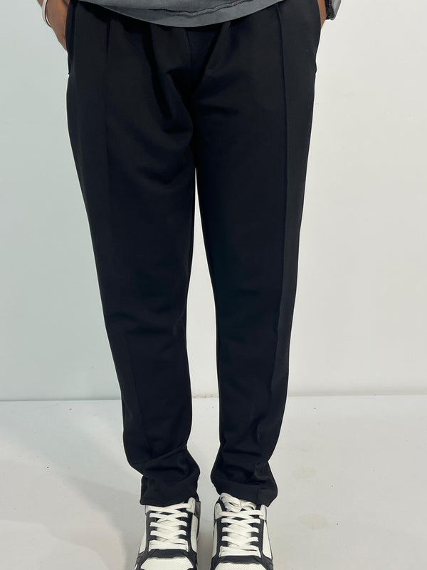 Relaxed Fit Black Pleated Trousers